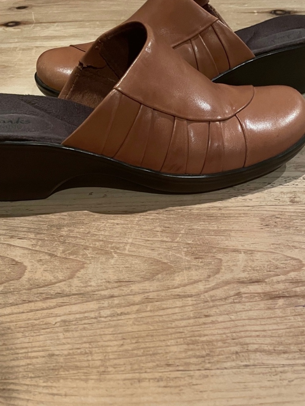 Clarks Camel Leather Mules Clogs Slip On Comfy Business Casual Career 8.5